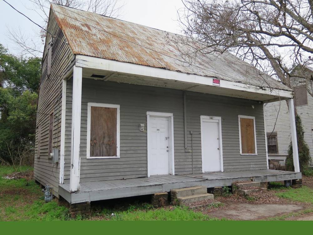 Boarded-up Warren Street cottage before restoration, east side